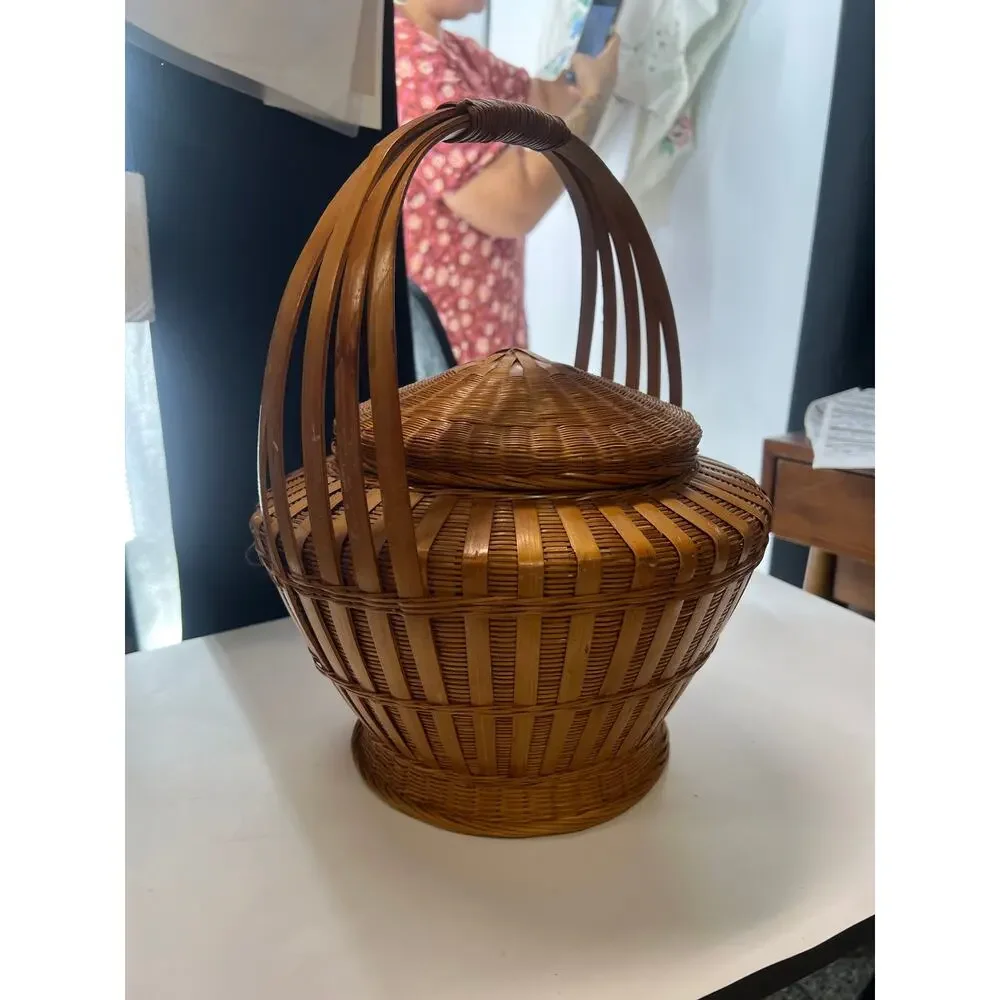 Vintage basket 40's hand-woven bamboo rattan ginger jar lidded handle pedestal